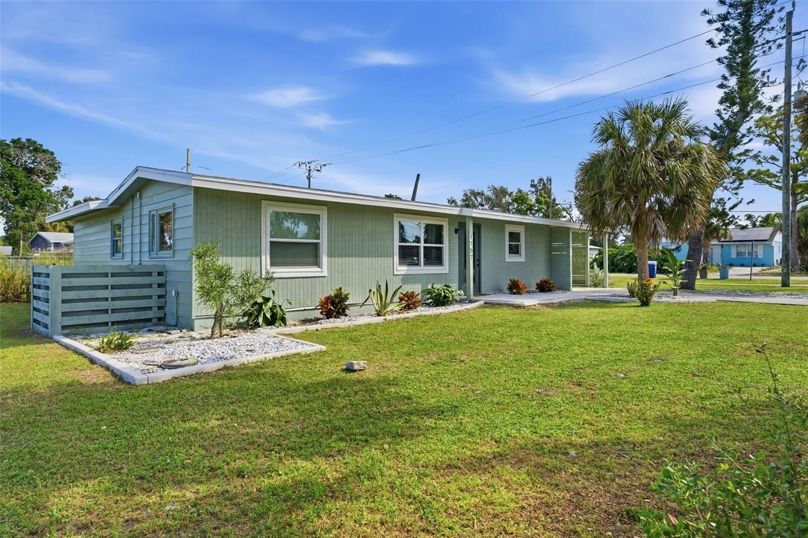 Property Photo:  1757 Mova Street  FL 34231 