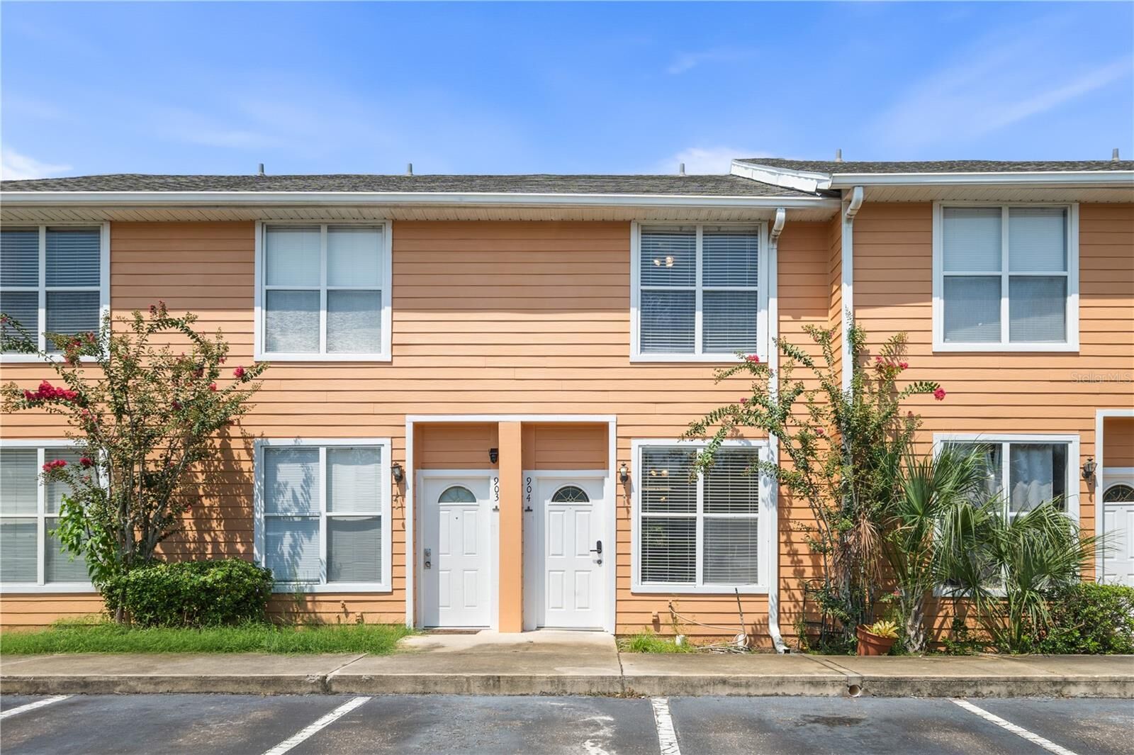 Property Photo:  3970 SW 20th Avenue 904  FL 32607 