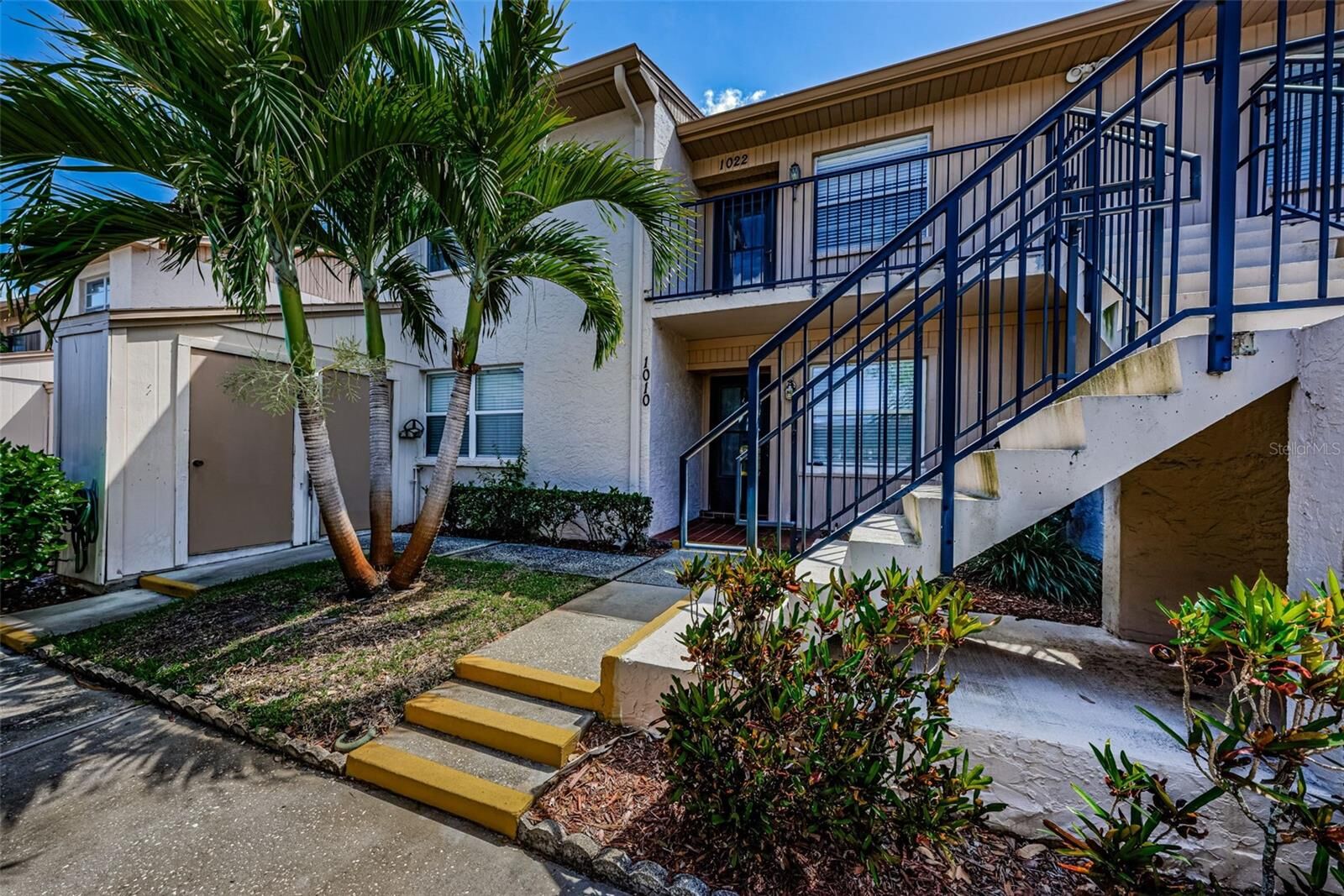 Property Photo: 1022 Bowsprit Lane 1022 FL 34691
