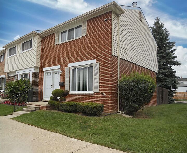 Property Photo:  8274 Farnum Circle  MI 48093 