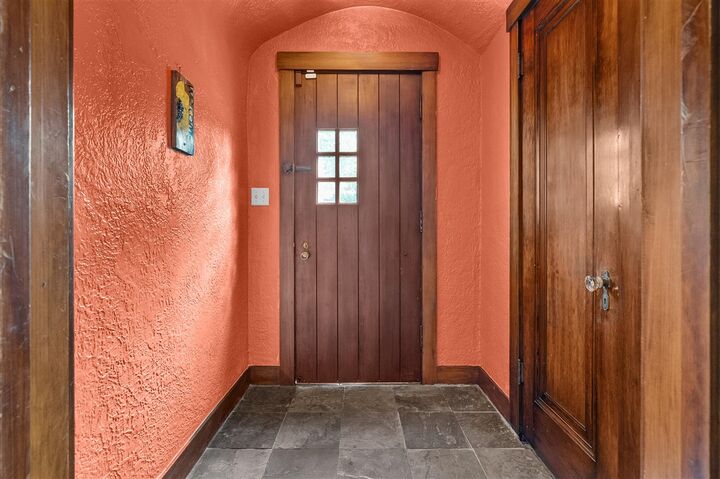 Property Photo:  179 N Union Street  MI 49017-4748 
