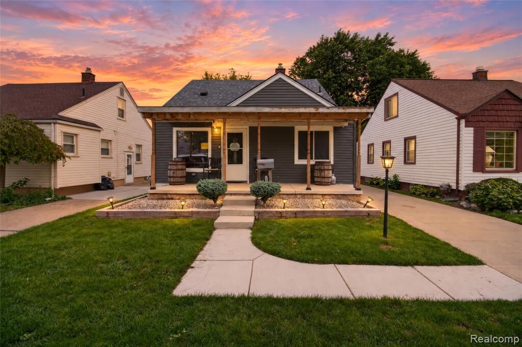 Property Photo: 14924 Euclid Avenue MI 48101 2958