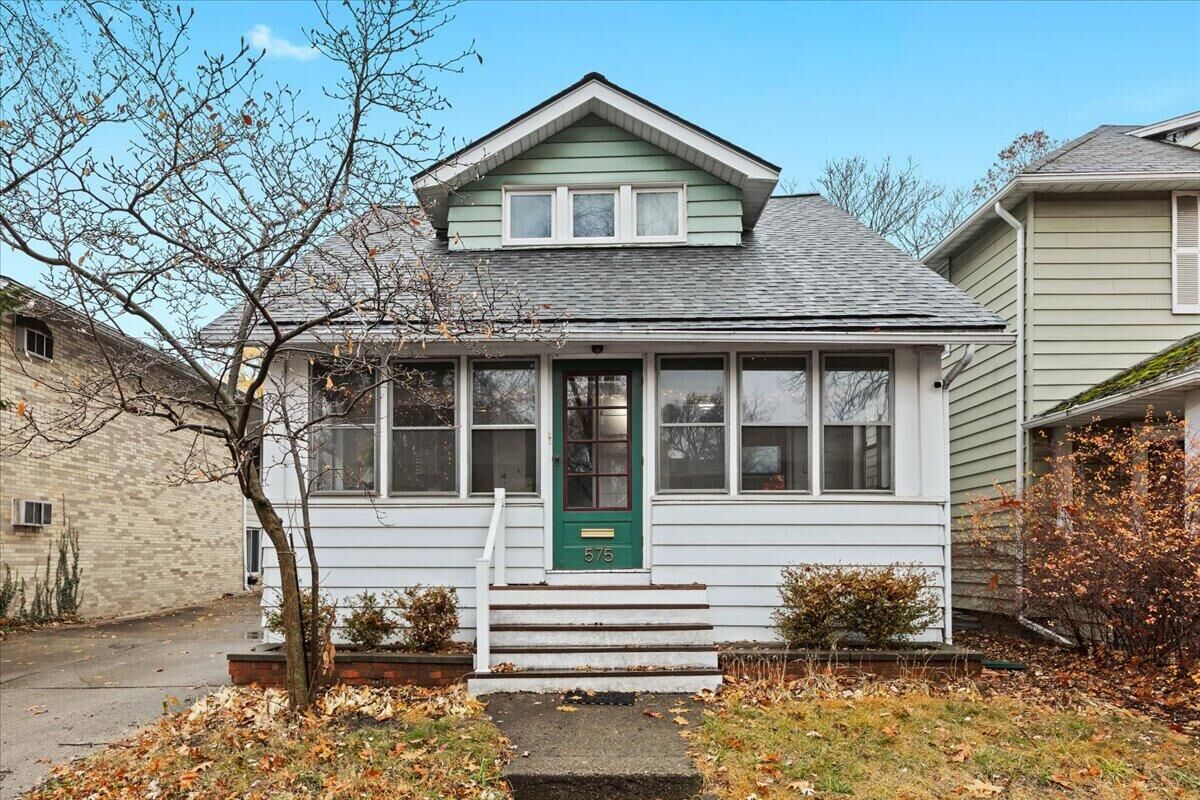 Property Photo:  575 E Lewiston Avenue  MI 48220-1358 