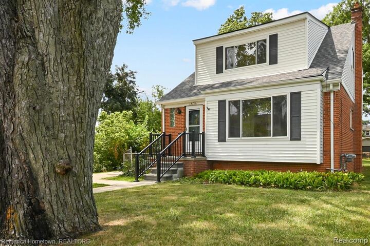 Property Photo:  475 N Harvey (Fl 2) Street  MI 48170 1224 