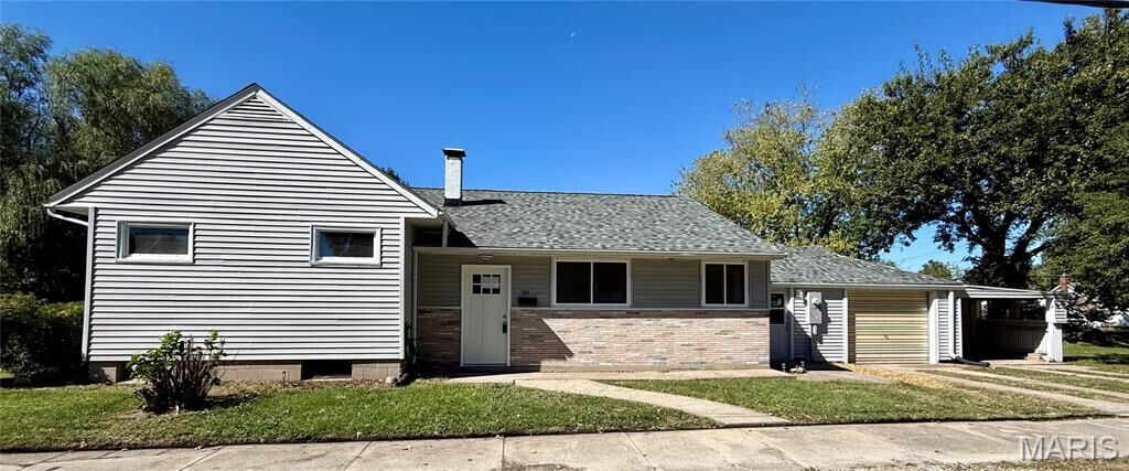 Property Photo: 201 N Cherry Street IL 62069