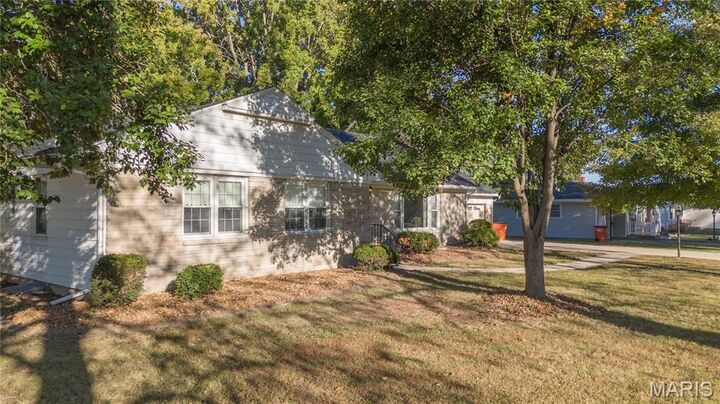 Property Photo: 1005 N 7th Street IL 62471