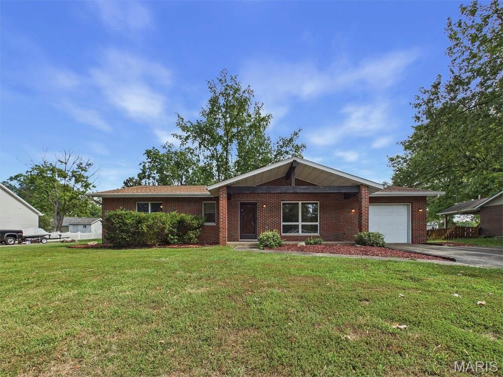 Property Photo:  116 Mark Trail Drive  IL 62034 