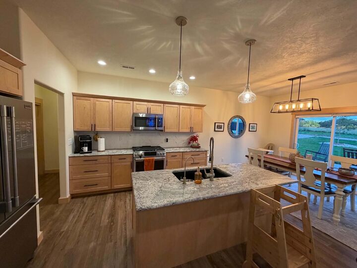 Property Photo:  14 Hilltop Court  ND 58722 