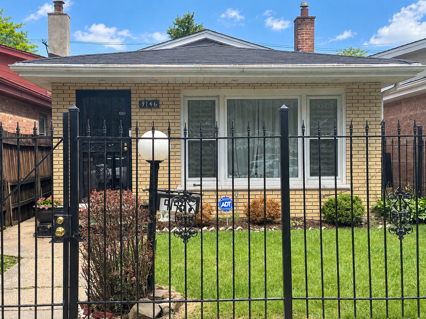 Property Photo:  9146 S Woodlawn Avenue  IL 60619 