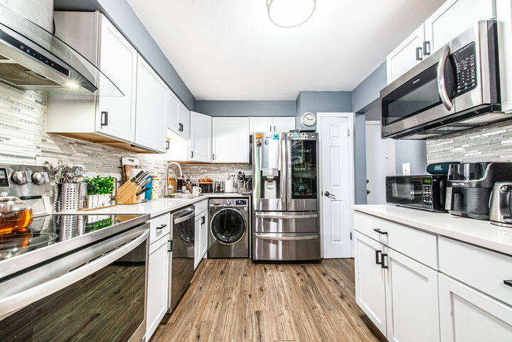 Property Photo:  711 E Falcon Drive 101  IL 60005 