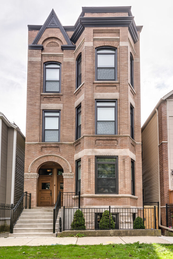 Property Photo: 2441 W Cortland Street 1 IL 60647