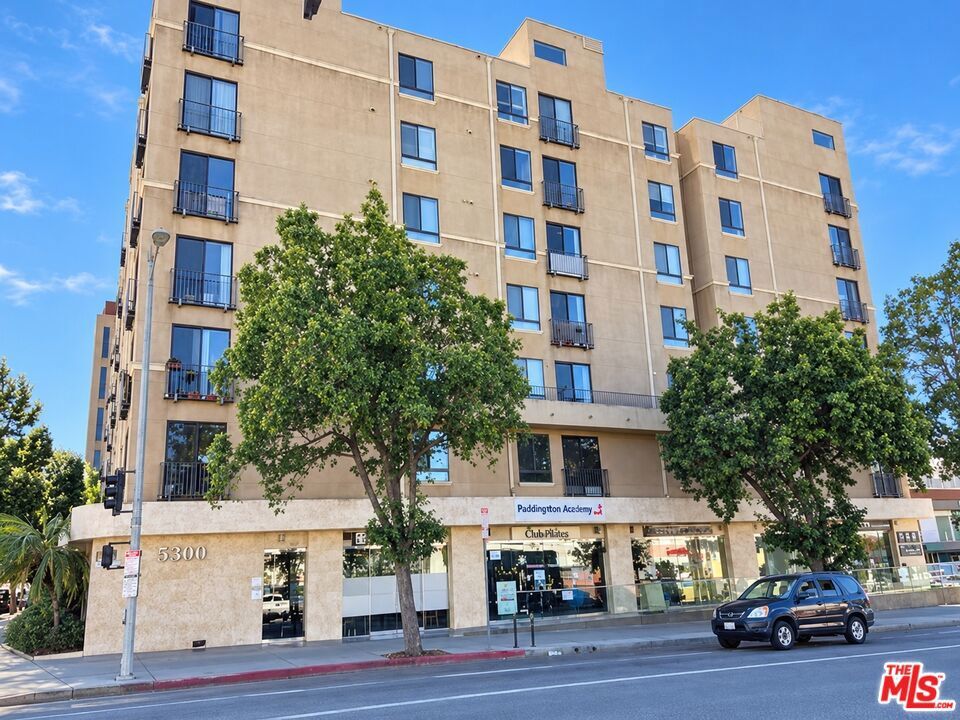Property Photo:  625 S Berendo Street 201  CA 90005 