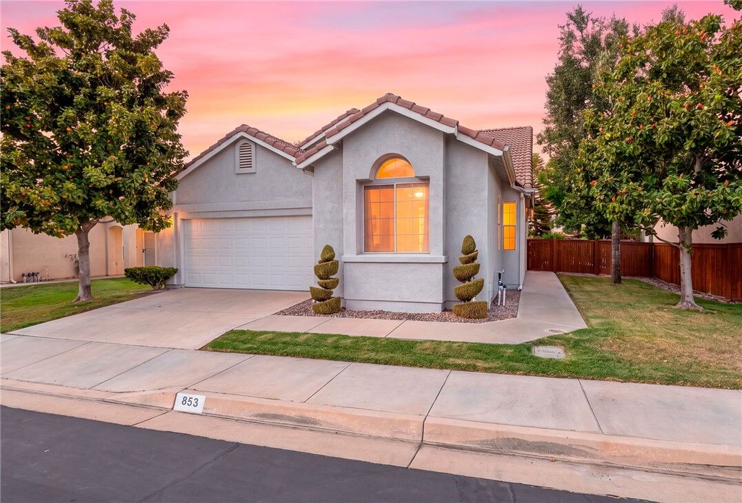 Property Photo:  853 Camino De Oro  CA 92583 