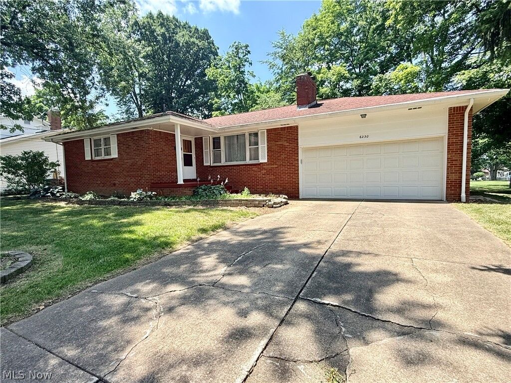 Property Photo:  6230 Foxridge Drive  OH 44512 