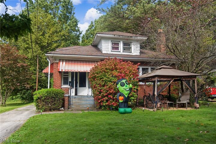 Property Photo:  154 Hollywood Avenue  OH 44512 