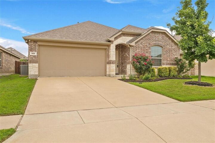 Property Photo:  906 Silverbell Street  TX 75407 