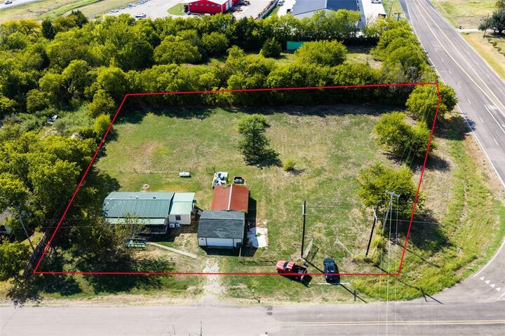 Property Photo:  80 County Road 1118  TX 75135 