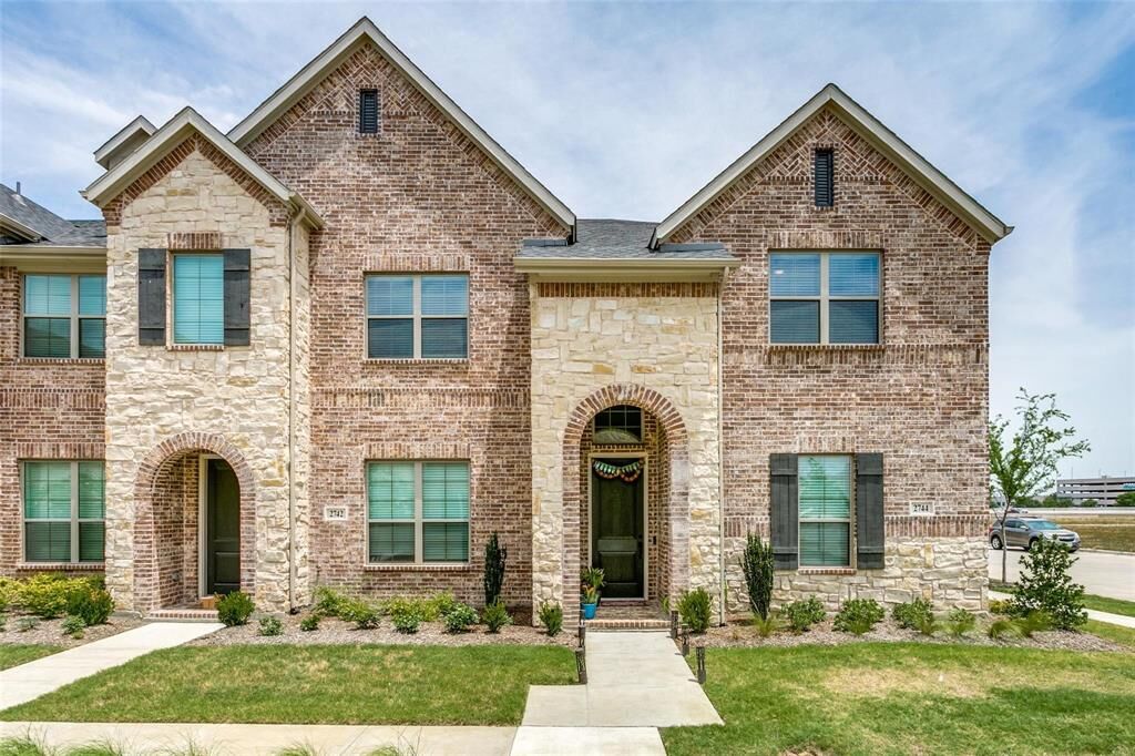 Property Photo:  2744 Parkview Place  TX 75067 
