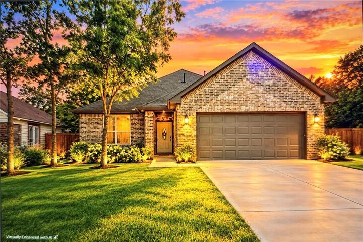 Property Photo:  820 N Wood Street  TX 76209 