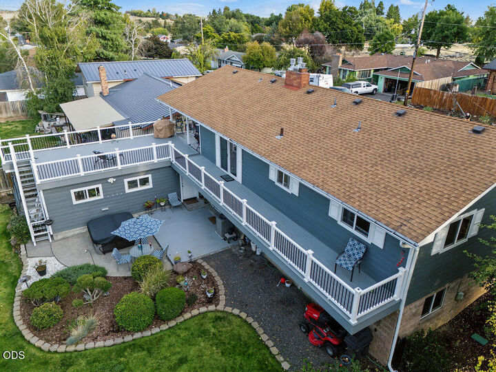 Property Photo: 2460 Redwood Drive OR 97601