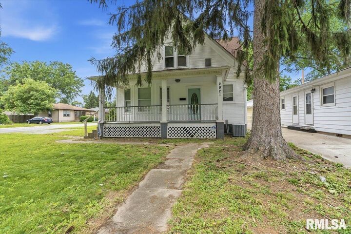 Property Photo:  2921 S Park Avenue  IL 62740 