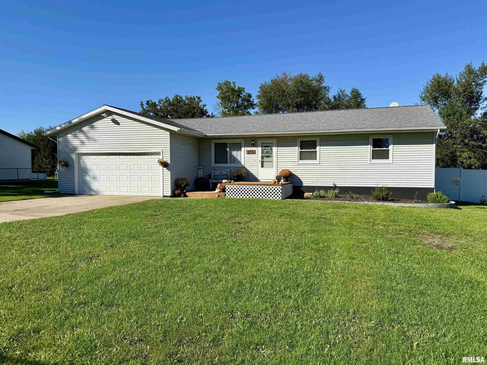 Property Photo: 655 William Drive IL 61448