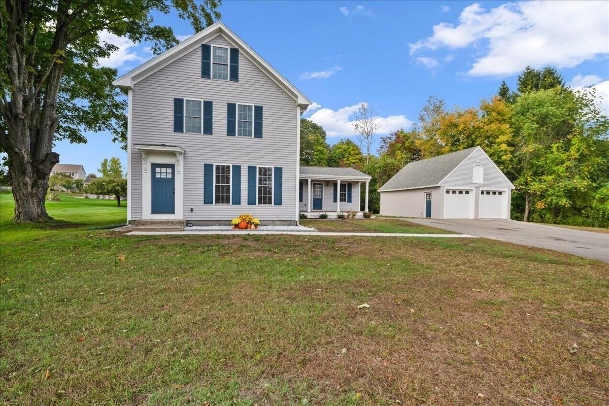 Property Photo:  118 Old Groveland Rd  MA 01835 