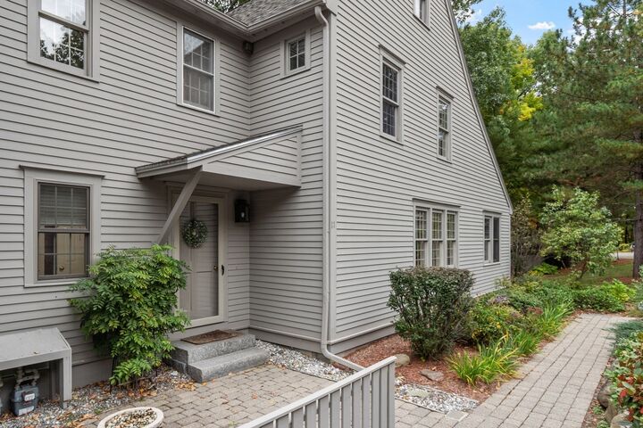 Property Photo:  17 Wintergreen Ct 17  MA 01462 