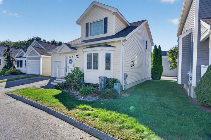 Property Photo:  5 Denworth Bell Circle 5  MA 01835 