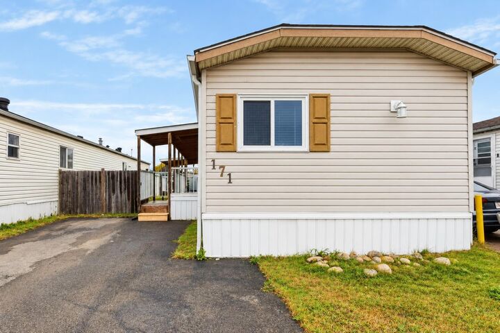 Property Photo:  171 Grant Way  AB T9H 5J3 