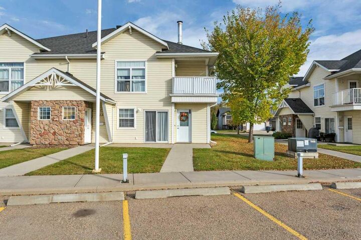 Property Photo:  33 Jennings Crescent 22  AB T4P 0A2 