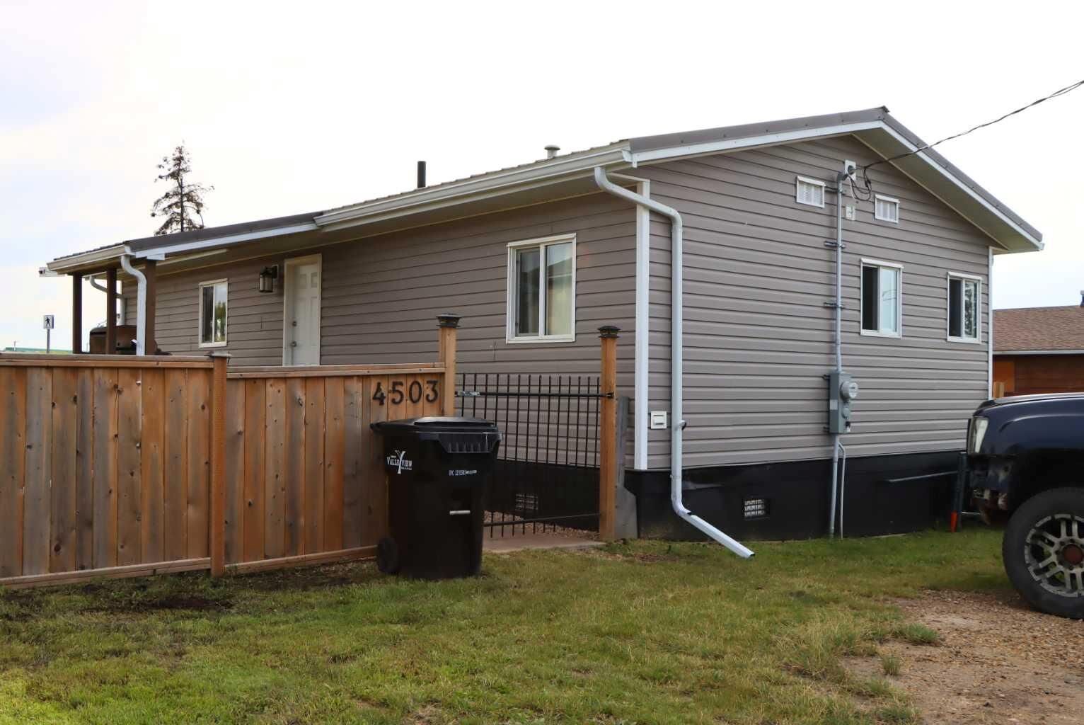 Property Photo:  4503 50 Avenue  AB T0H 3N0 