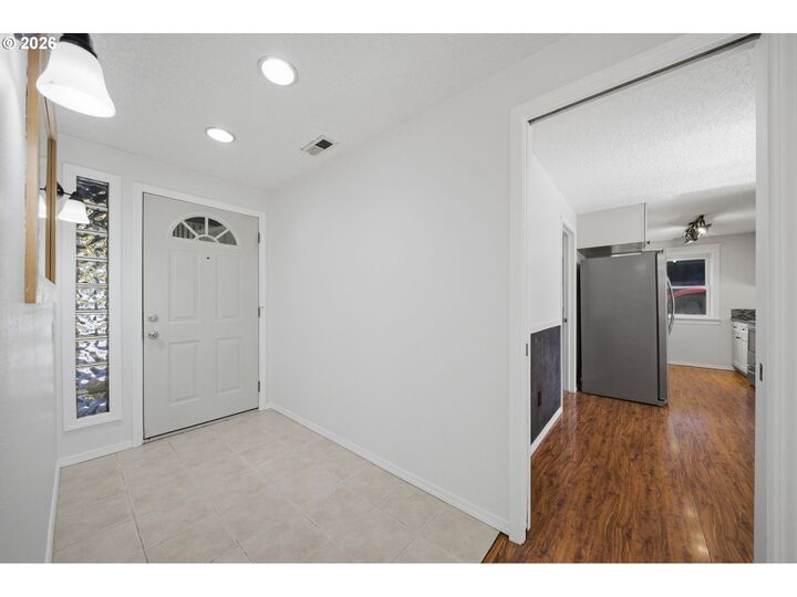 Property Photo:  9509 NE Ferngrove St  WA 98664 