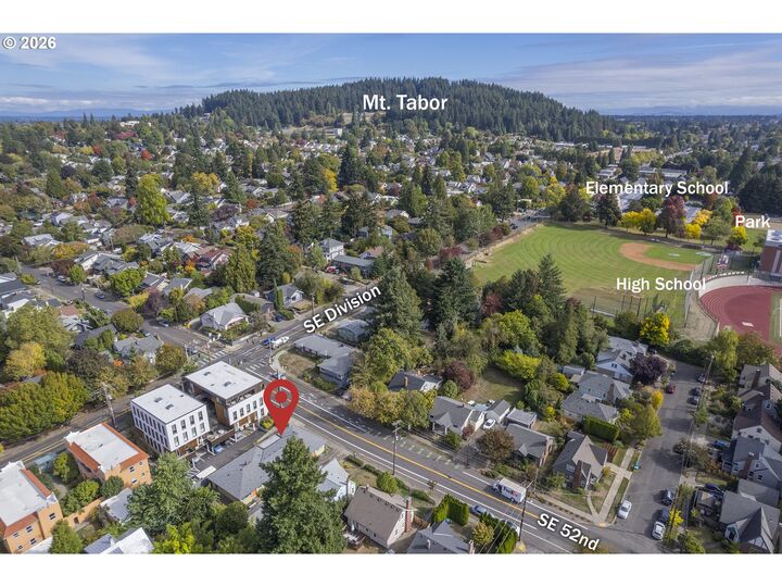 Property Photo: 2421 SE 52nd Ave OR 97206