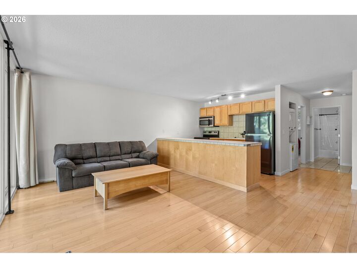 Property Photo: 100 Kerr Pkwy 6 OR 97035