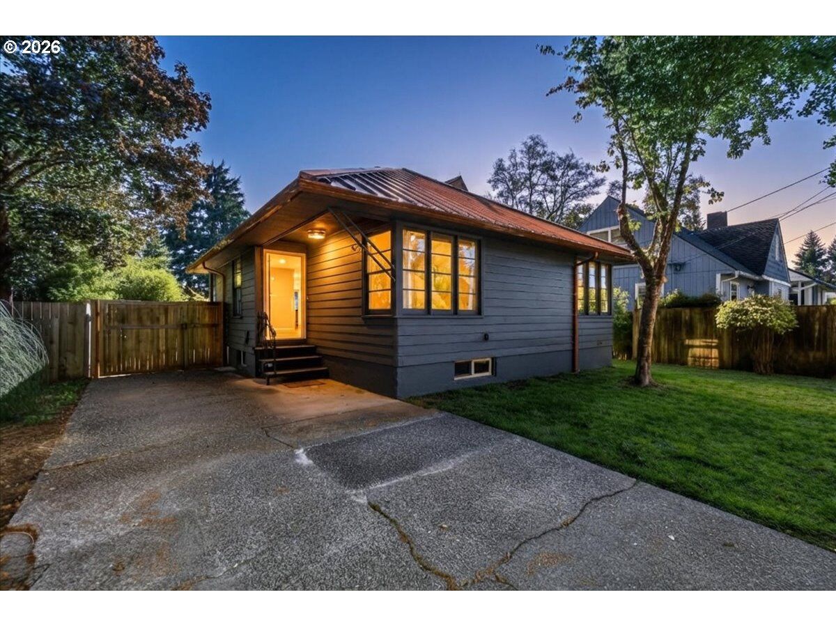 Property Photo: 4415 NE Valley View Ln WA 98663