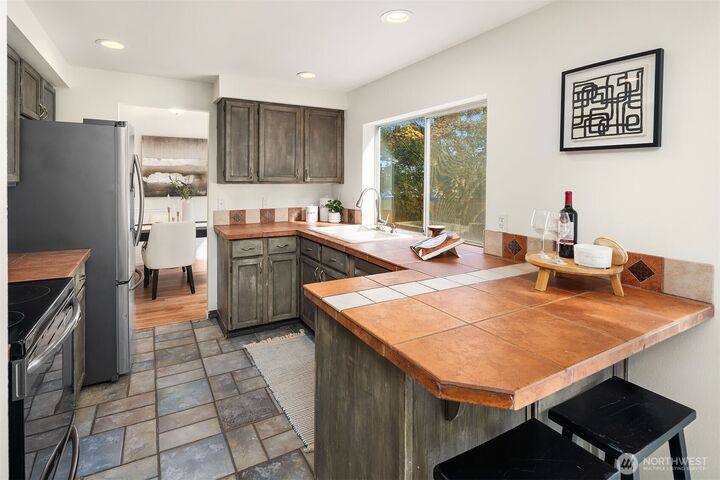 Property Photo: 22929 SE 282nd Street WA 98038