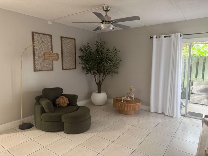 Property Photo:  1837 Fairview Villas Drive 2  FL 33406 