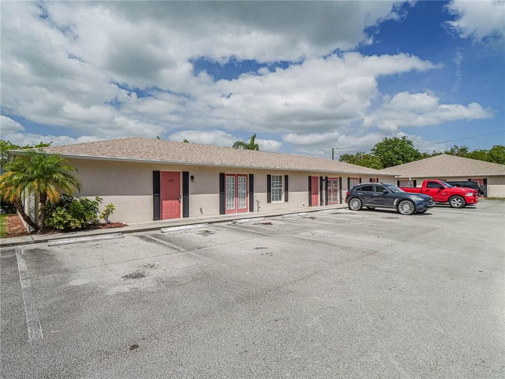 Property Photo:  528 13th Place 528  FL 32960 