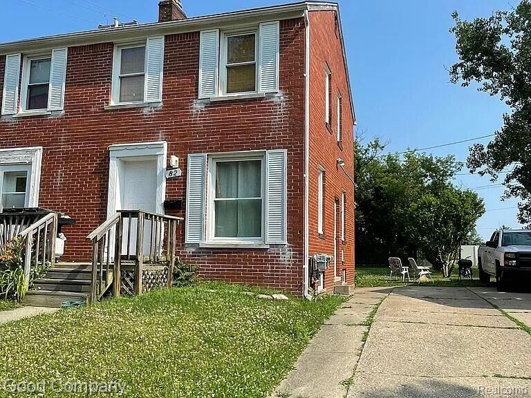 Property Photo:  82 Spokane Drive  MI 48341 