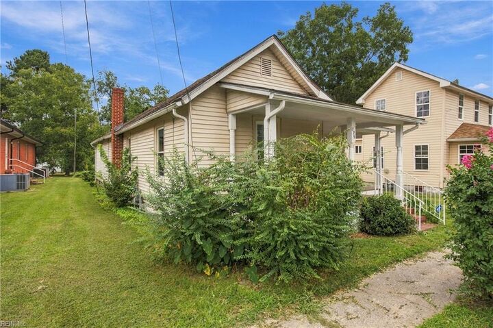 Property Photo:  226 King St  NC 27944 