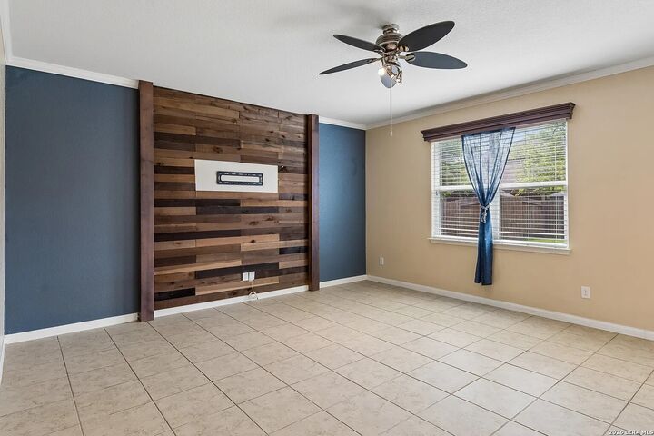Property Photo: 7811 Creekshore Cv TX 78254