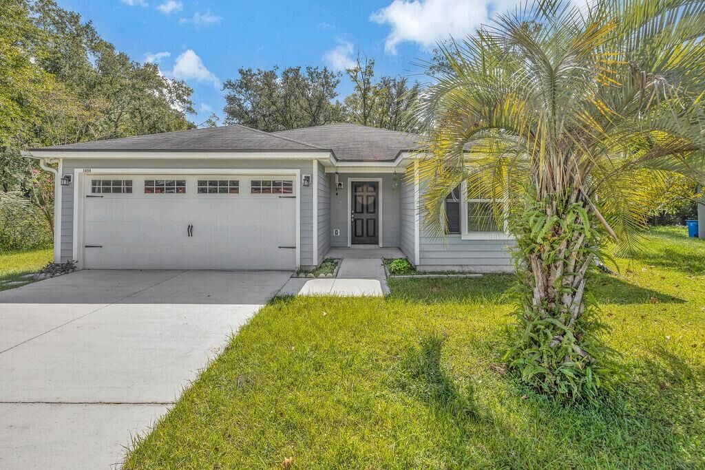 Property Photo: 3050 Breve Dr FL 32209