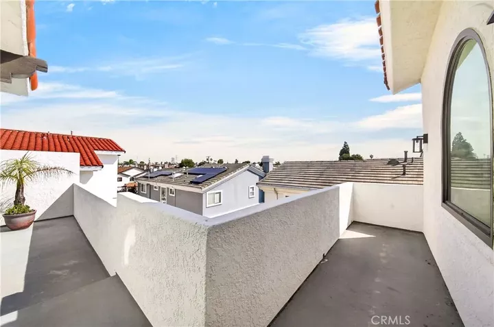 Property Photo: 2402 Clark Lane B CA 90278