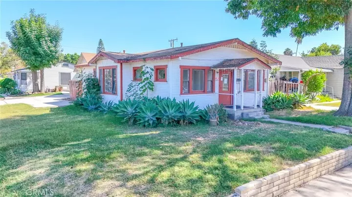 Property Photo:  6122 Homewood Avenue 2  CA 90621 