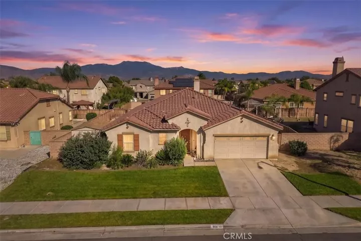 Property Photo:  984 Paintbrush  CA 92545 