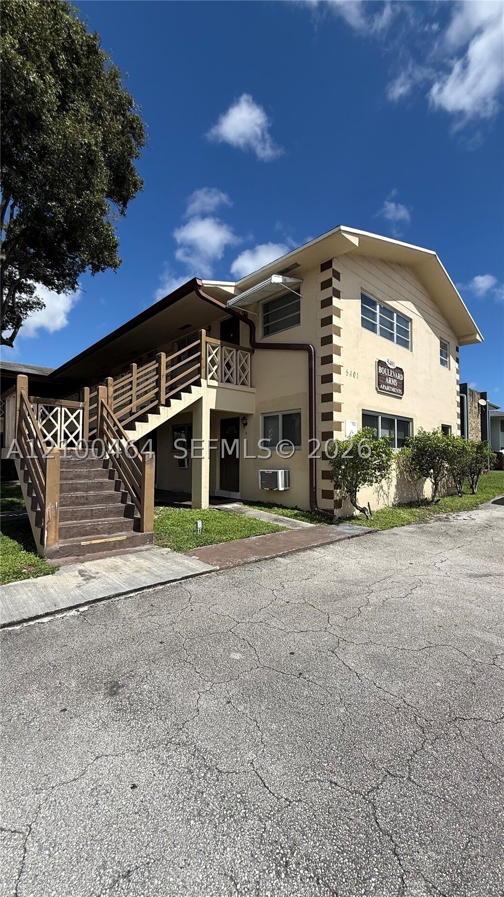 Property Photo:  5401 Hollywood Blvd 15  FL 33021 