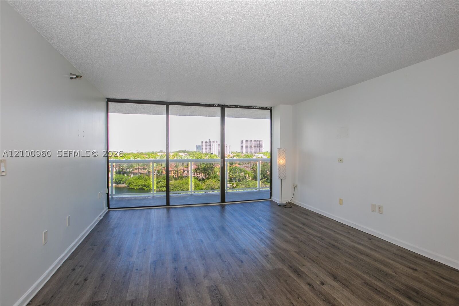 Property Photo: 20505 E Country Club Dr 731 FL 33180