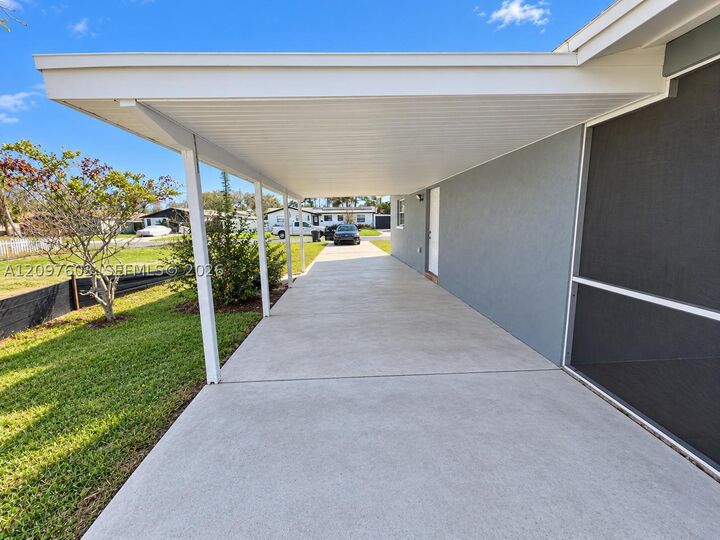 Property Photo:  1735 New Hampshire Ave NE  FL 33703 
