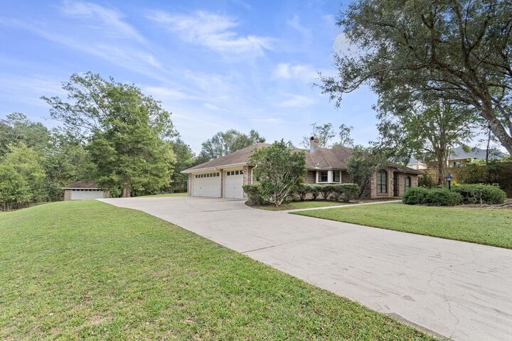 Property Photo: 16 Taft Ave TX 77657